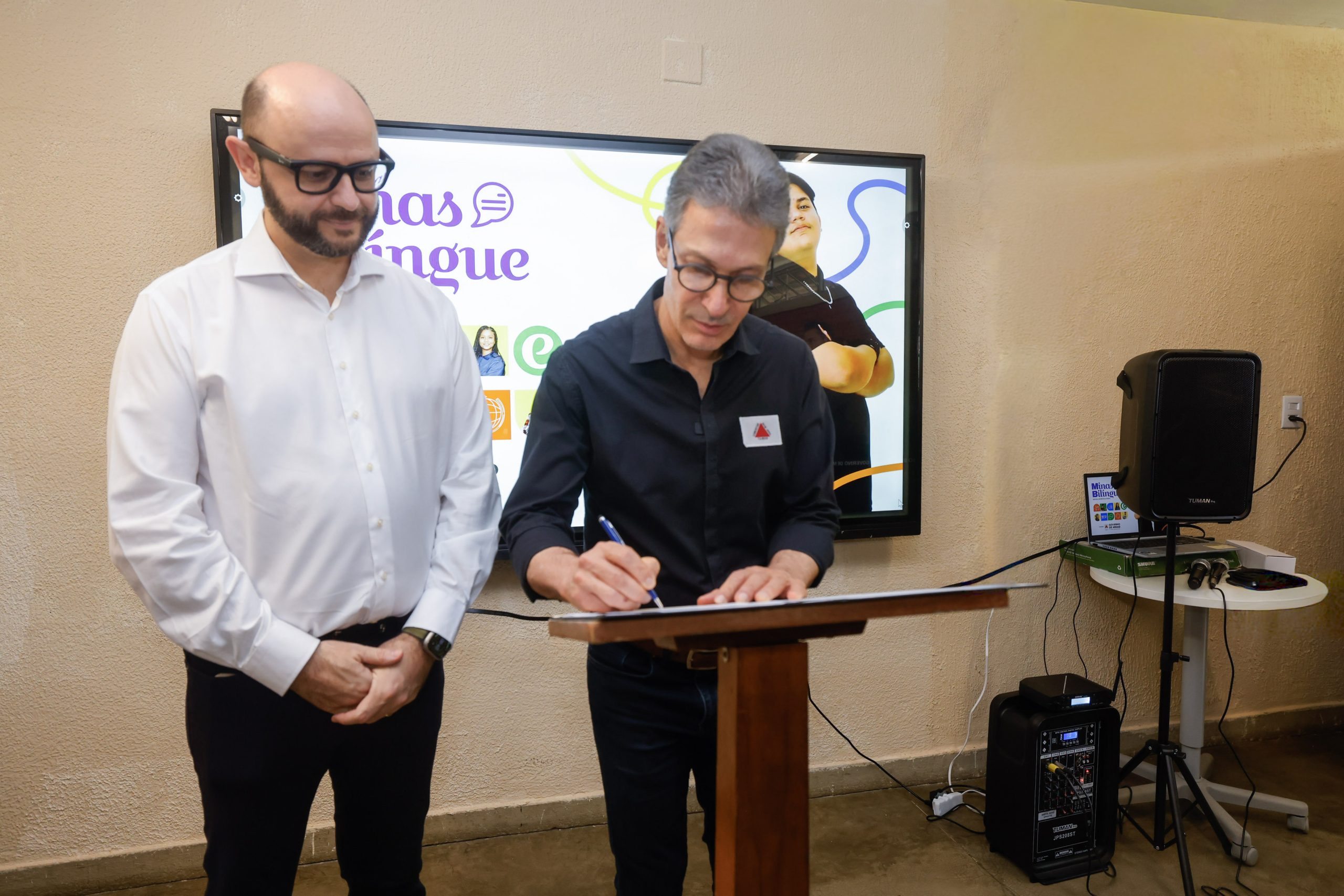 Secretaria de Educação abre processo seletivo para cadastro de reserva de profissionais do projeto Minas Bilíngue