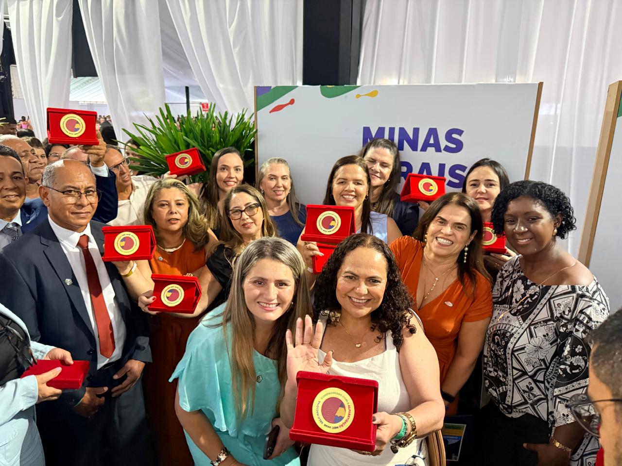 Governo de Minas recebe Selo Ouro do Compromisso Nacional Criança Alfabetizada em Brasília 